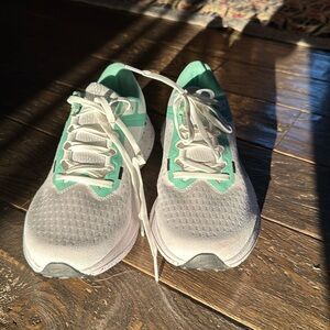 Nike air winflo 10 size 9 brand new